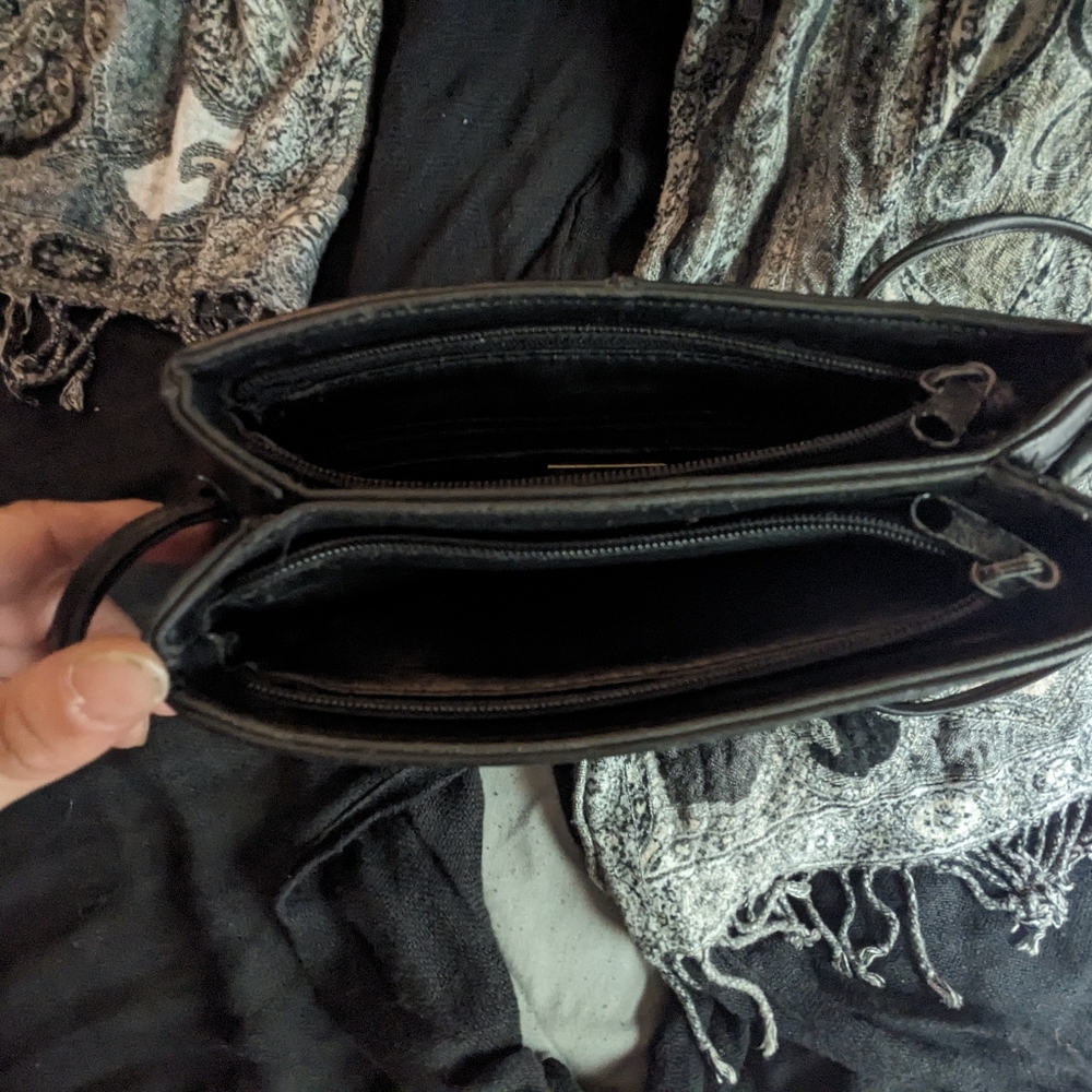 Giani Bernini Black leather crossbody bag purse small casual satchel